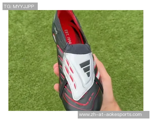 球星是否会赠送足球鞋给粉丝或球队?揭秘背后的故事和原因 球星是否会赠送足球鞋给粉丝或球队?揭秘背后的故事和原因