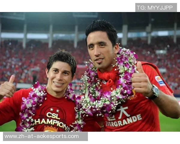 《足球传奇：探索球星背后的成长故事与辉煌历程》